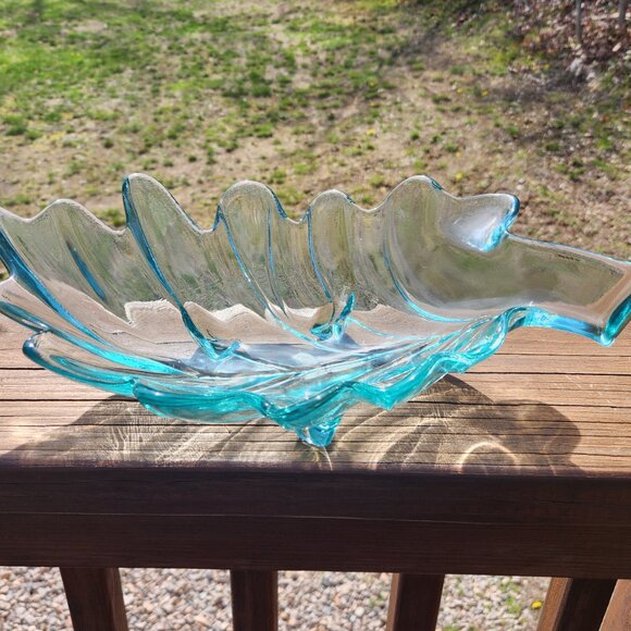 Vidrios San Miguel 100% Recycled Aqua Blue Glass Oak Leaf Dish - Picture 6 of 16